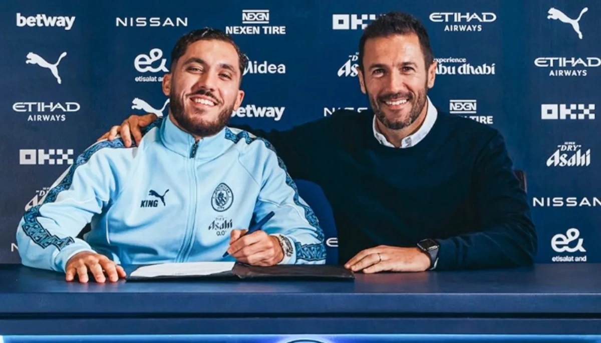 Rayan Cherki chính thức cập bến Man City